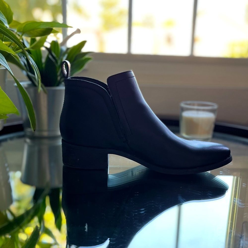 Dolce Vita Ankle Boots Leather Black Booties Block Heel comfortable Size 8.5 EUC - Picture 2 of 11